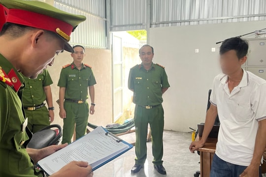 Khởi tố hai đối tượng làm giả hồ sơ đăng ký xe để trục lợi