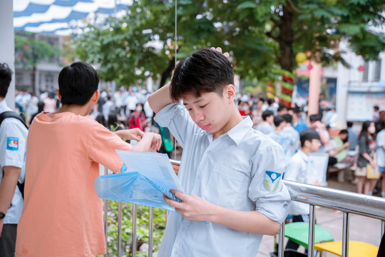 Tuyển sinh lớp 10 ở Hà Nội: Chọn ngoại ngữ là thế mạnh để dự thi