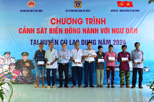 Ấm áp chương trình “Cảnh sát biển đồng hành với ngư dân” tại cù lao non nước