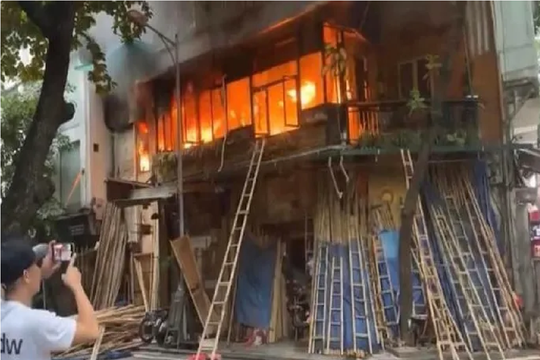 Quán cà phê thiết kế từ tre nứa bốc cháy ngùn ngụt