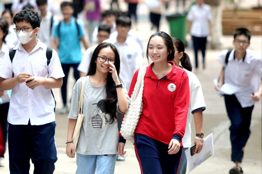 Kết thúc môn thi thứ 2 kỳ thi vào lớp 10 công lập tại Hà Nội