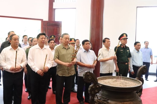 Chủ tịch nước Tô Lâm dâng hương tại Đền thờ Đại tướng Võ Nguyên Giáp
