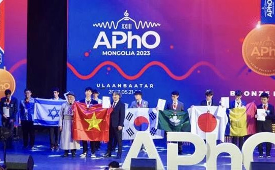 8/8 học sinh Việt Nam đoạt huy chương Olympic Vật lý châu Á