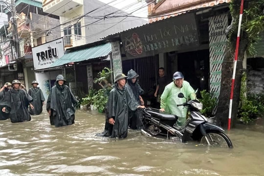 Hai bố con bị lũ cuốn trôi ở Hà Giang