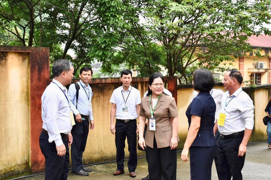 Thứ trưởng Nguyễn Thị Kim Chi kiểm tra công tác thi tốt nghiệp THPT tại Yên Bái
