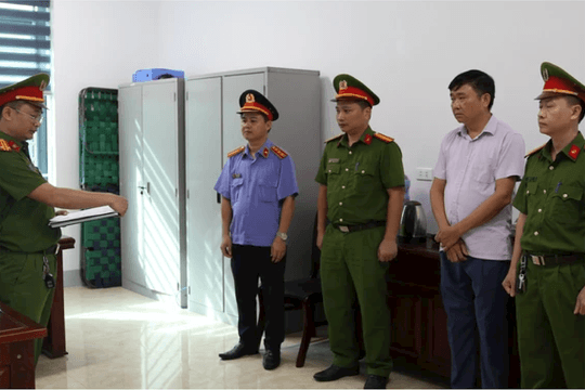 Bắt chủ tịch phường tội đưa hối lộ