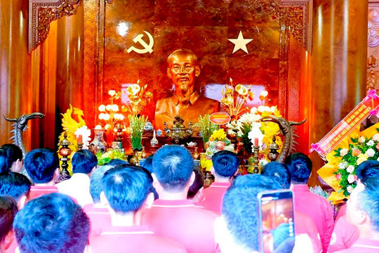 Tôn vinh người hiến máu tình nguyện tiêu biểu