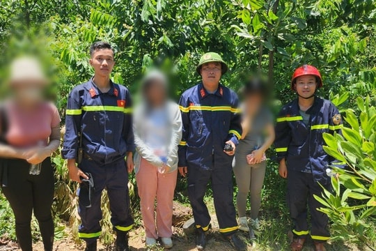 Kịp thời cứu hộ 3 du khách mắc kẹt tại núi Hòn Vượn