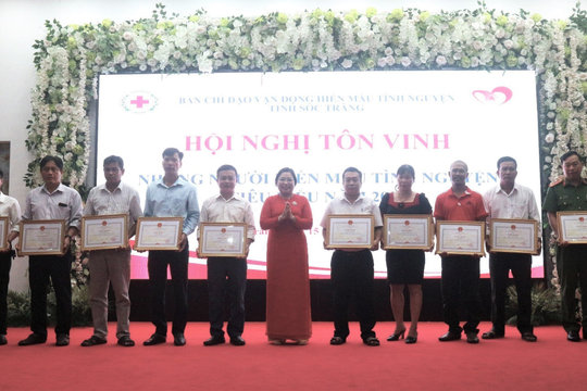 Sóc Trăng: Tôn vinh tình nguyện viên hiến máu tiêu biểu năm 2024