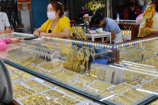 Giá vàng hôm nay 15/6: Vàng nhẫn trơn bất ngờ tăng vọt
