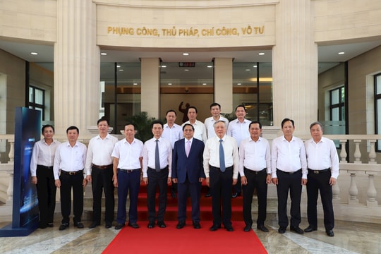 Thủ tướng dự Hội nghị giới thiệu mô hình chuyển đổi số thành công cấp Bộ, ngành