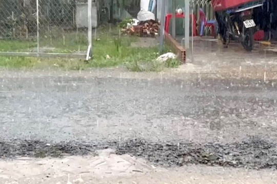 Mưa đá lần đầu tiên xuất hiện tại Cần Thơ