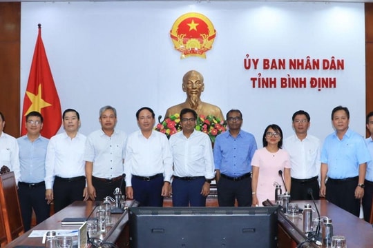 Chủ tịch tỉnh Bình Định làm việc với nhà đầu tư đến từ Singapore