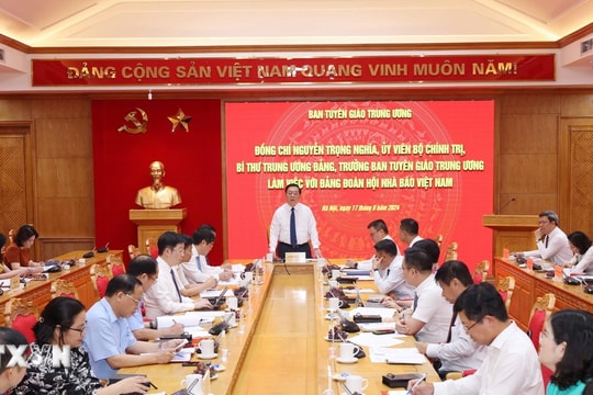 Chú trọng giáo dục, bồi dưỡng chính trị, đạo đức cho người làm báo