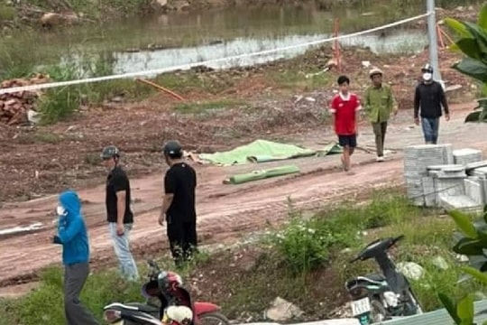 Bố mẹ đi làm về phát hiện hai con mất tích