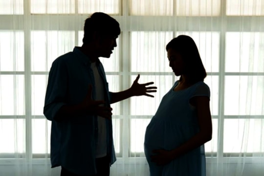 Hiểu đúng hơn về việc "chồng không được ly hôn dù vợ đang mang thai với ai"