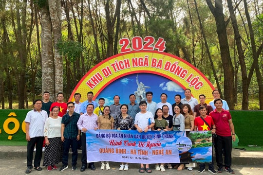 TAND huyện Bình Chánh về thăm vùng đất lịch sử hào hùng