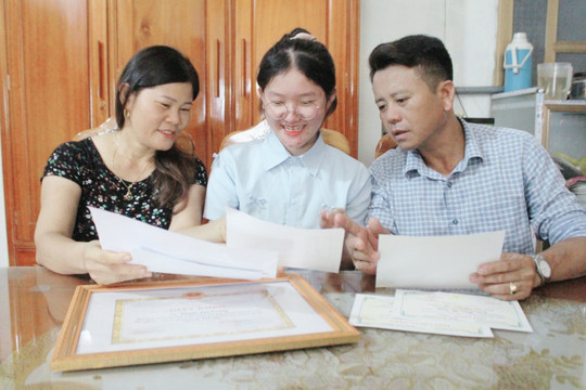 Bí kíp “độc, lạ” của nữ thủ khoa môn Văn trường chuyên Phan Bội Châu