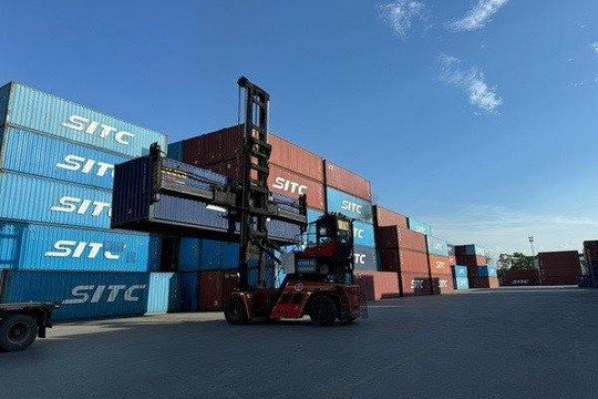 Tìm giải pháp tháo gỡ khó khăn cho doanh nghiệp cảng biển, vận tải biển