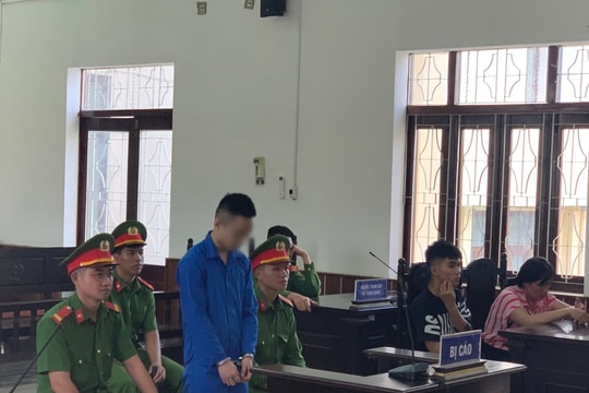 Mâu thuẫn, dùng dao đâm người trọng thương