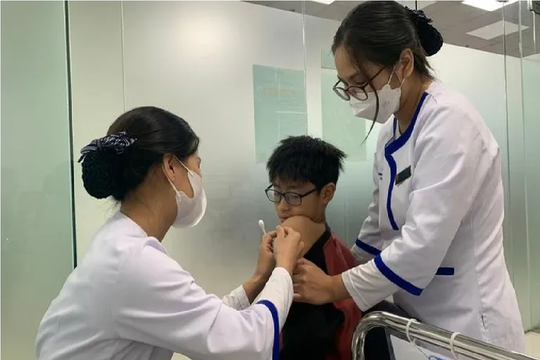 Bộ Y tế: Rà soát tiêm bù cho trẻ chưa tiêm vaccine sởi