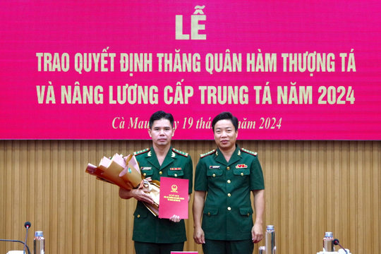 Sĩ quan Bộ đội Biên phòng Cà Mau được thăng quân hàm