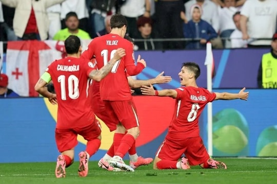 Vòng loại Euro 2024: Thổ Nhĩ Kỳ giành chiến thắng trong trận cầu "rực lửa"