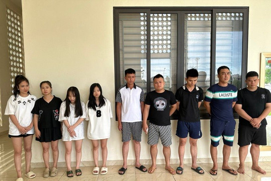 Phát hiện nhóm nam nữ dùng ma túy trong quán karaoke
