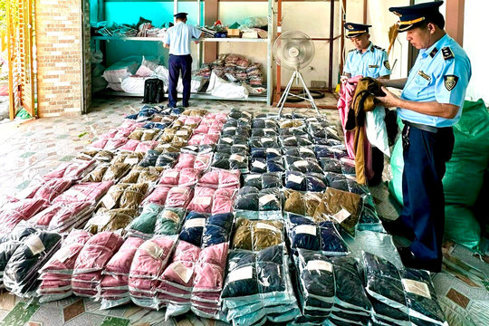 Thu giữ gần 1.000 áo chống nắng nhập lậu