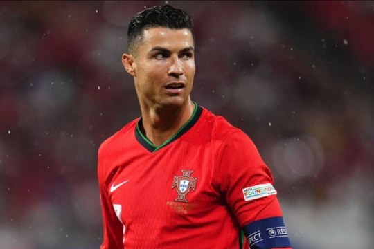 Ronaldo nhận chỉ trích trong trận đấu giữa Bồ Đào Nha và Cộng hòa Séc