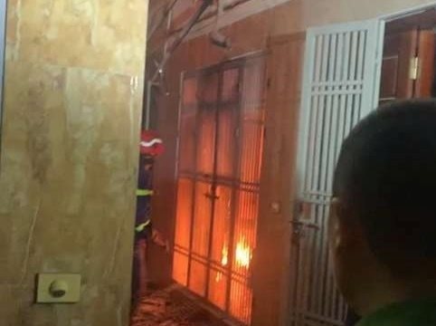 Cháy nhà 5 tầng ở Hà Đông