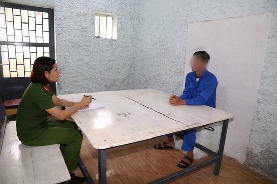 Tạm giữ hình sự đối tượng dùng xăng đốt nhà người tình