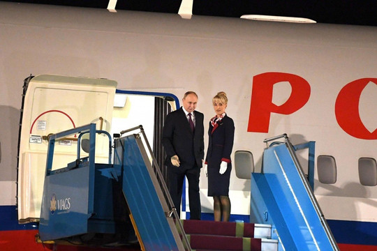 Tổng thống Vladimir Putin bắt đầu chuyến thăm cấp Nhà nước tới Việt Nam