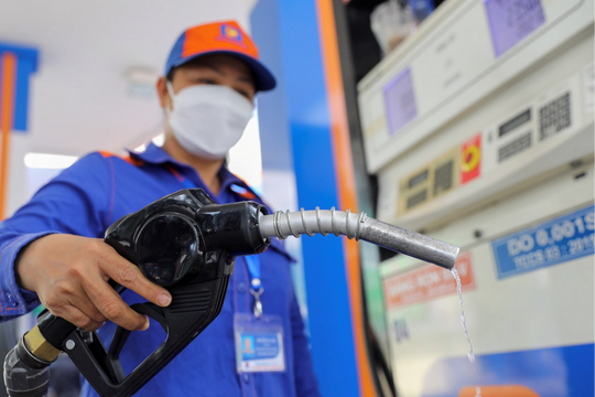 Giá xăng tiếp tục tăng nhẹ