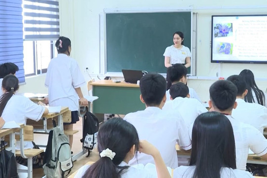 Thí sinh hồi hộp xem điểm thi vào lớp 10 ở Thanh Hóa