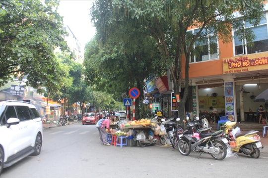 Hà Nội: Vi phạm trật tự đô thị tràn lan trên phố Dương Khuê