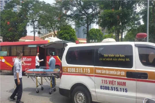 Hà Nội: Điều tra vụ người đàn ông tử vong trên ô tô gần trường học