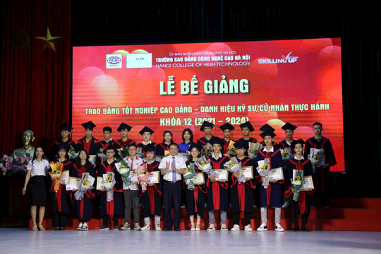 Trường Cao đẳng Công nghệ cao Hà Nội: Trao bằng tốt nghiệp - Trao khởi đầu mới