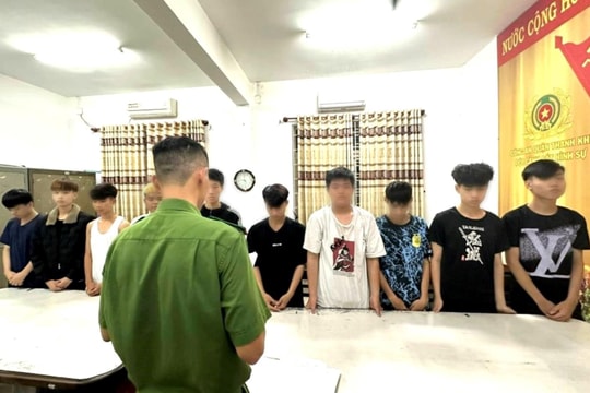 30 thanh thiếu niên vác hung khí hỗn chiến