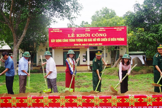 Tượng đài “Bác Hồ với chiến sĩ Biên phòng” thứ 6 được xây dựng trên biên giới Đắk Lắk