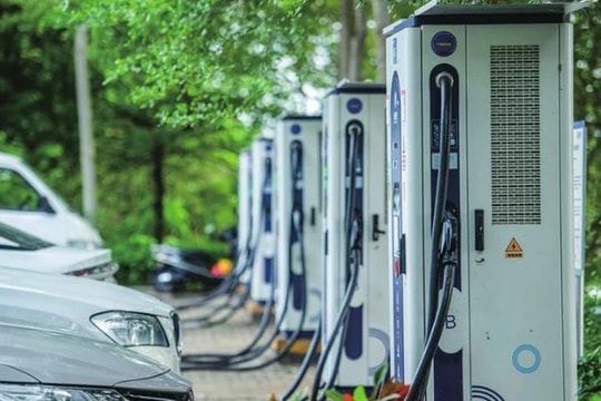 Áp dụng lệ phí trước bạ lần đầu 0% đến hết năm 2030 cho ô tô điện