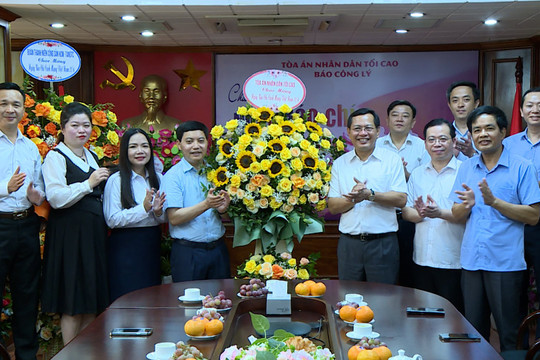 Phó Chánh án TANDTC Nguyễn Văn Du thăm, chúc mừng Báo Công lý nhân ngày 21/6