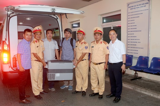 CSGT tỉnh TT-Huế hỗ trợ dẫn đường chuyển tạng về bệnh viện kịp thời