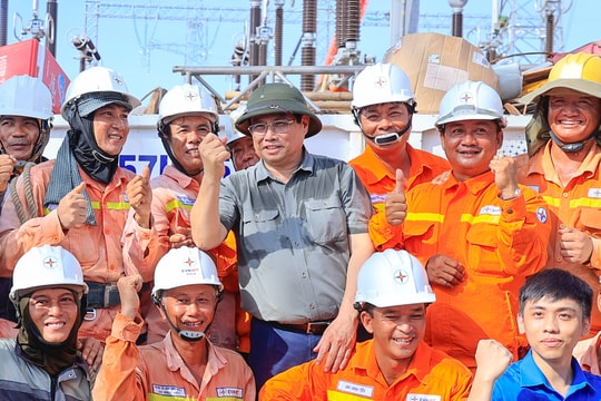 Thủ tướng kiểm tra, động viên, đôn đốc dự án đường dây 500 kV mạch 3