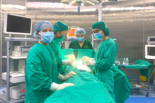 Cắt bỏ thành công u xơ tử cung nặng 2kg