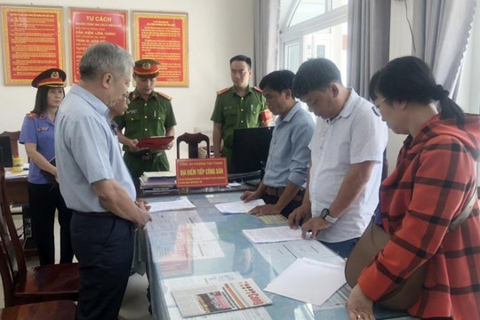 Trưởng phòng Giáo dục Hội An và thuộc cấp xộ khám