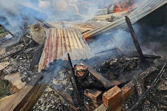 3 cháu nhỏ thiệt mạng trong căn nhà cháy bị khóa cửa