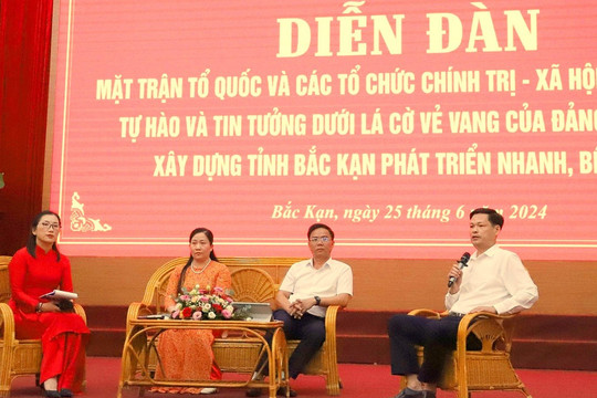 Tự hào và tin tưởng dưới lá cờ vẻ vang của Đảng