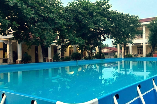 Học sinh lớp 7 đuối nước tại bể bơi nhà trường