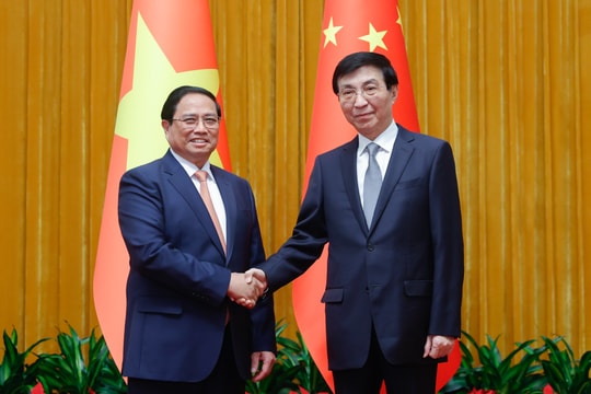 Thủ tướng Phạm Minh Chính hội kiến Chủ tịch Chính hiệp Trung Quốc Vương Hộ Ninh